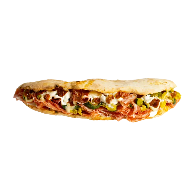 Panini Masaniello — salam Napoli, zucchini, stracciatella, cremă de ceapă, rucola, roșii uscate, parmezan