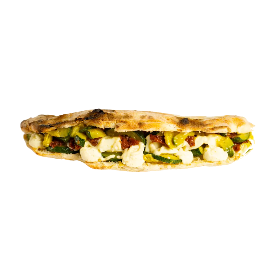 Panini Pulcinella — cremă de cartofi, cremă de ciuperci, zucchini, fior di latte, roșii uscate, ceapă crocantă